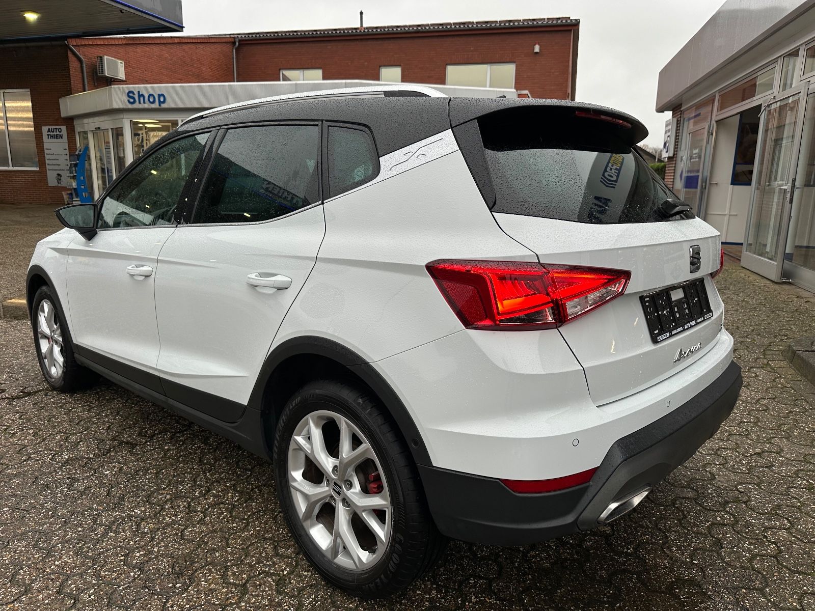Fahrzeugabbildung SEAT Arona FR 1.5 TSI DSG Navi/LED/ACC/Dinamica