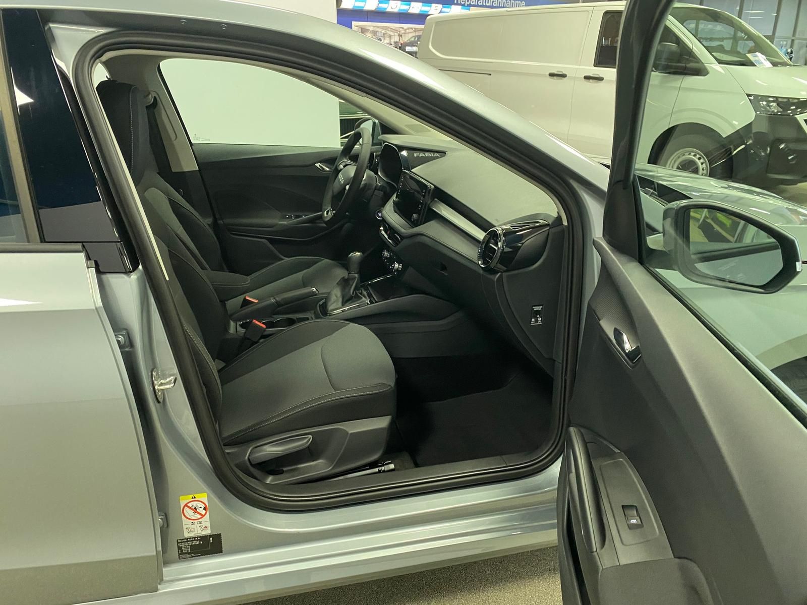 Fahrzeugabbildung SKODA Fabia 1.0 TSI+Garantie 2031+RüKAMERA+ALU+PDC+
