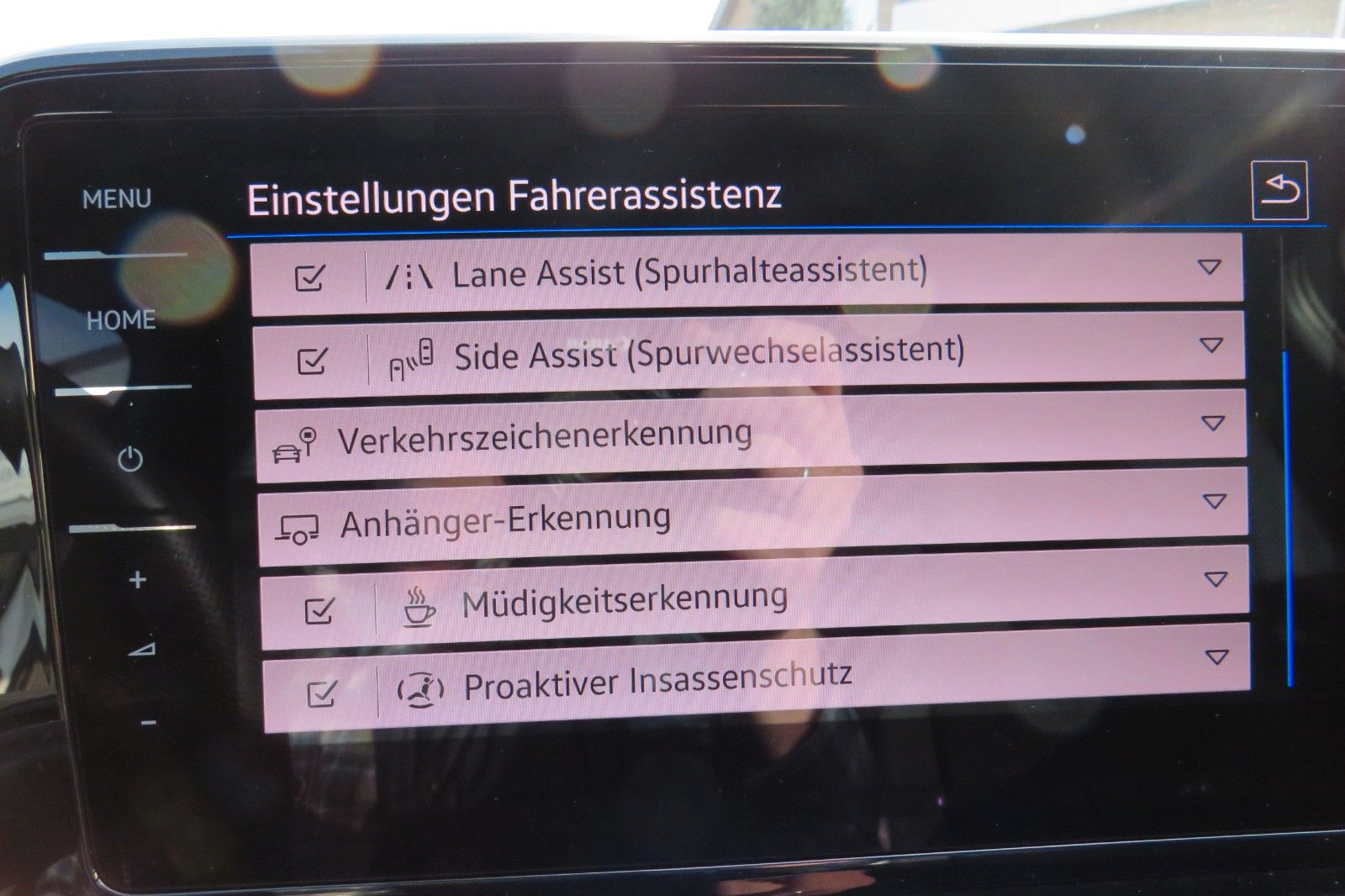 Fahrzeugabbildung Volkswagen T-Roc R-LINE AHK DCC ACC NAVI KAMERA 8-FACH 1.H