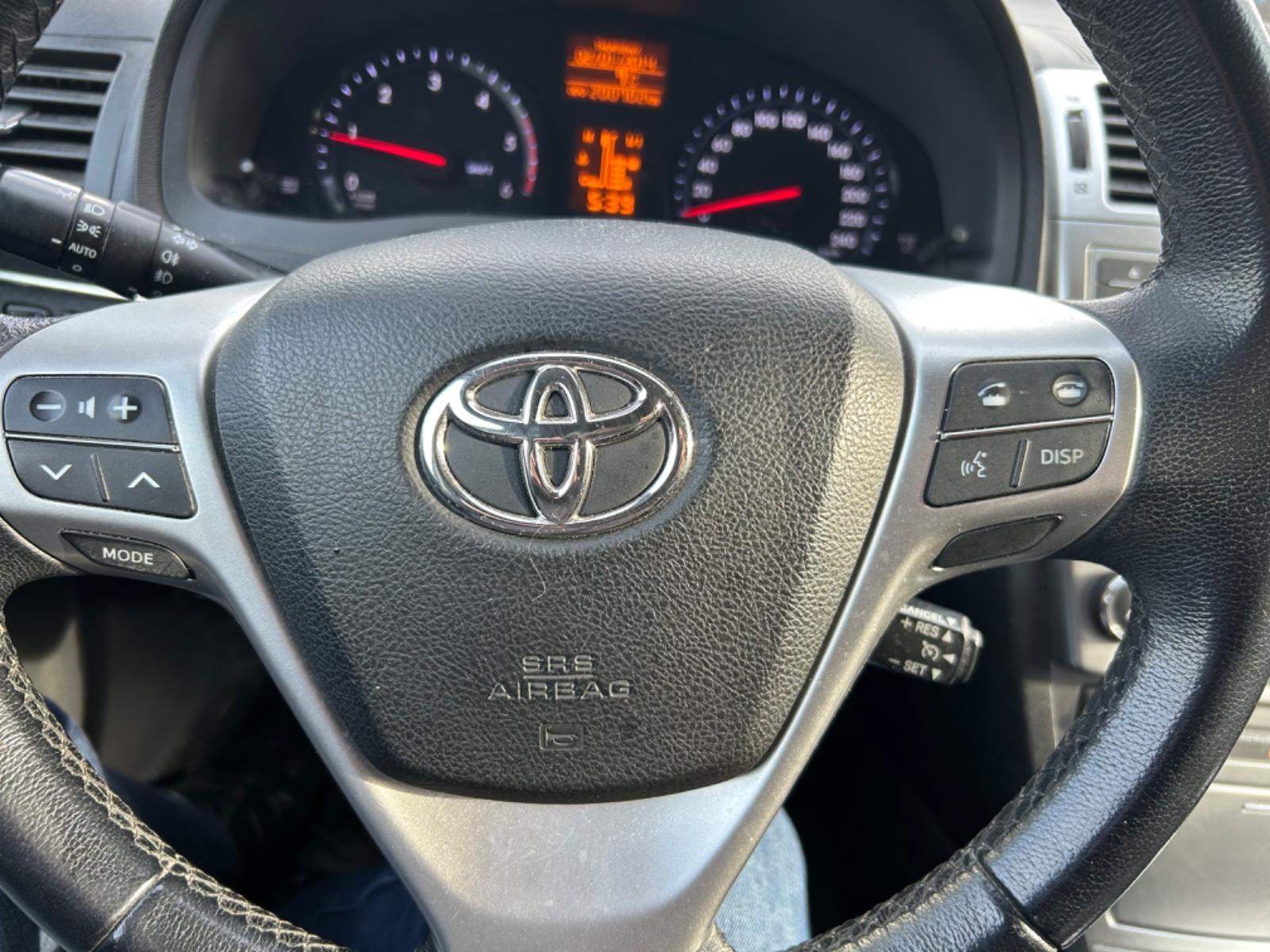 Toyota Avensis 2015 — photo 17