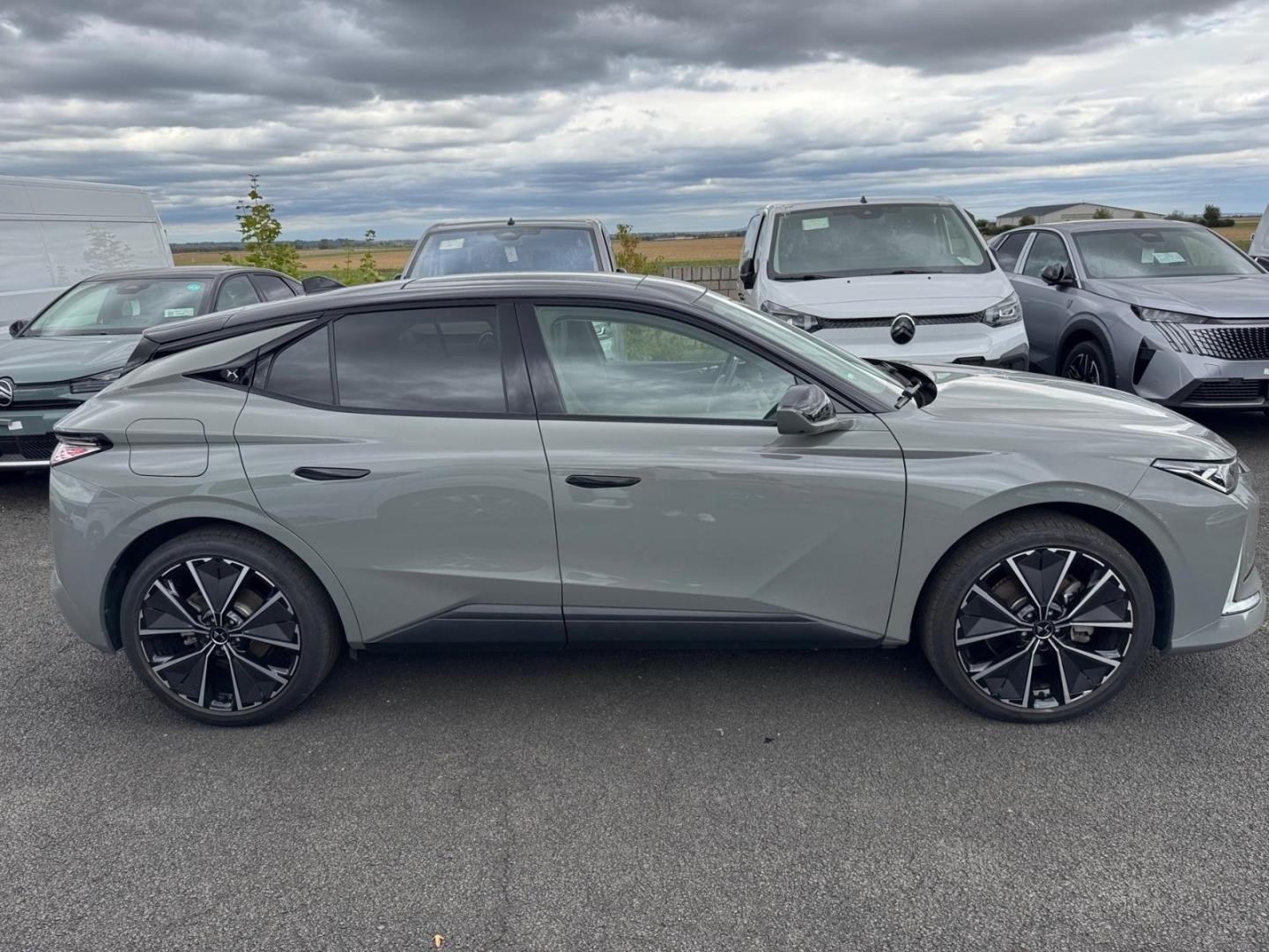 DS Automobiles DS4 E-Tense 225 La Premiere Panodach Digi-Cockpi