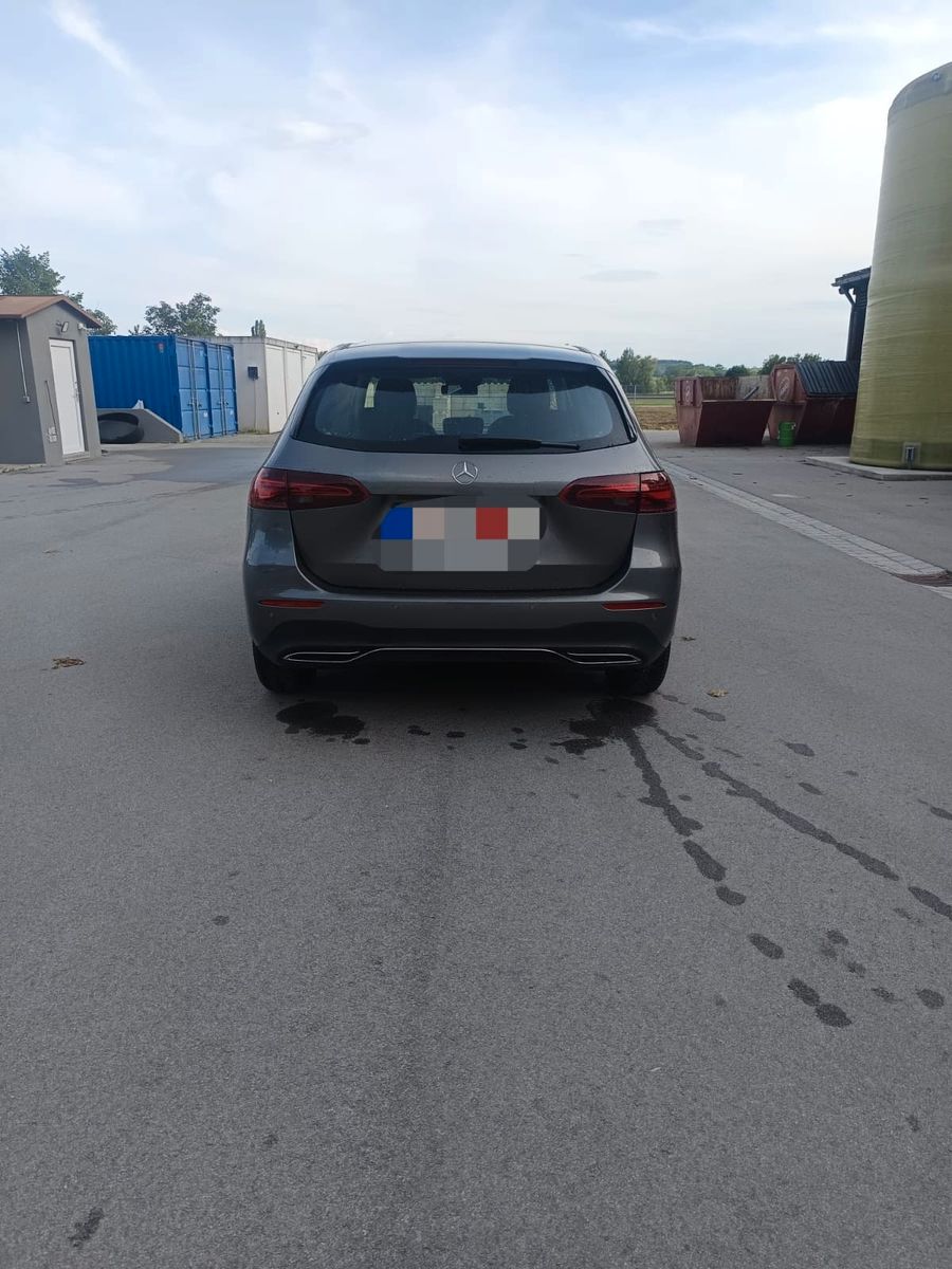MERCEDES-BENZ B 180 DCT -