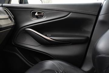 صورة مصغرة 28 لـ 2020 Aston Martin DBX