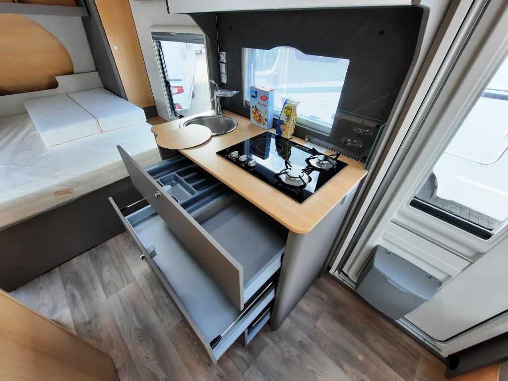 Fahrzeug Übersicht 18 Fahrzeugabbildung LMC Videro 450 D Verfüg./Sparen Sie 6.331,- €