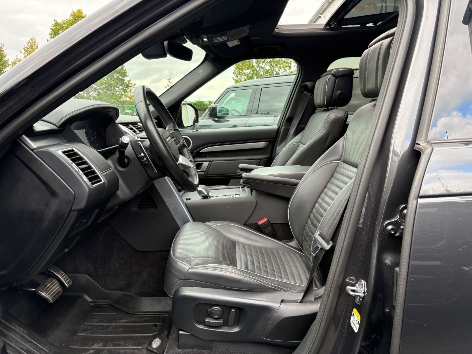 Fahrzeugabbildung Land Rover 5 R-Dynamic HSE D300/7-SITZER/PANO/3D-KAM/VOLL