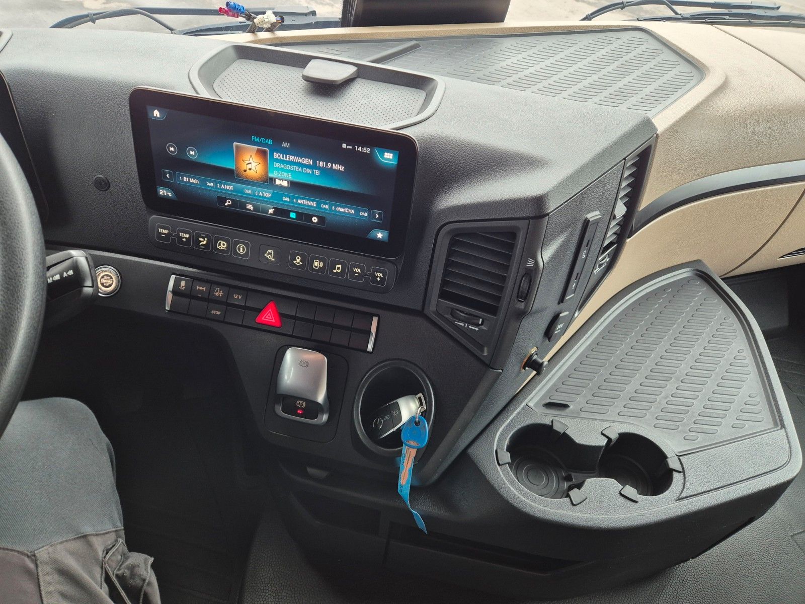 Fahrzeugabbildung Mercedes-Benz Actros 1845 LS Öl-Retarder Navi PPC 2x Bett