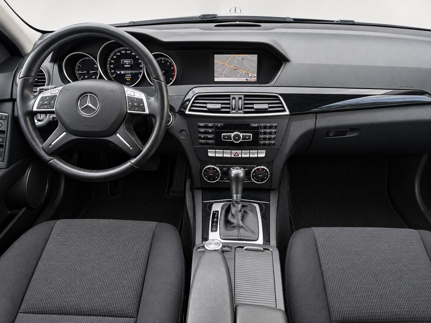 Mercedes-Benz C 180 CGI - AHK | NAVI | PTS | SHZ