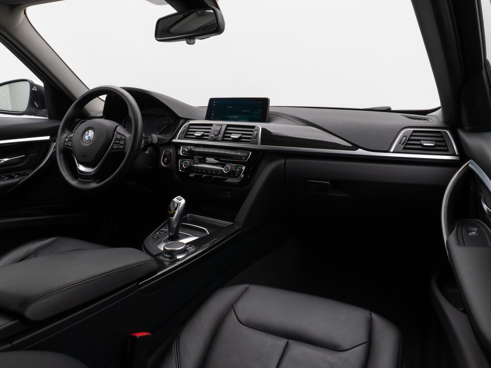 Fahrzeugabbildung BMW 320d Luxury Line Kamera HUD HiFi Stop&Go Komfort