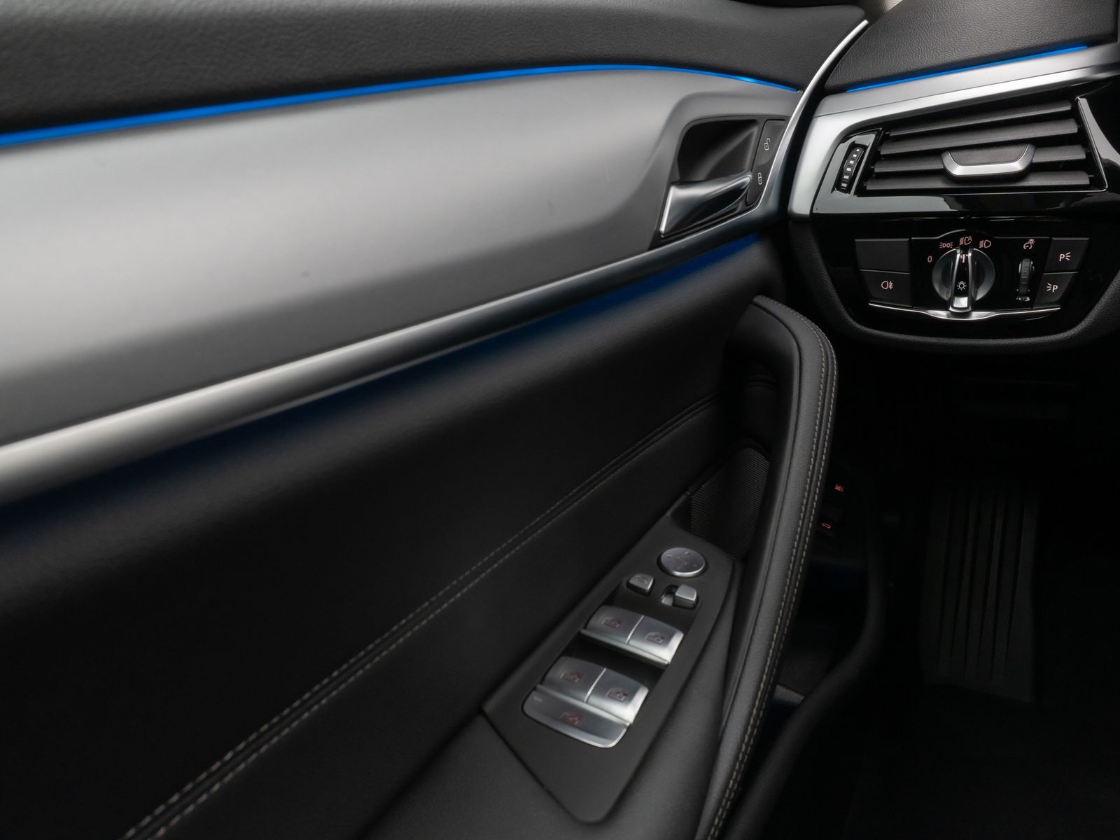 Fahrzeugabbildung BMW 530e Panorama Leder DAB H/K WLAN Stop&Go Alarm