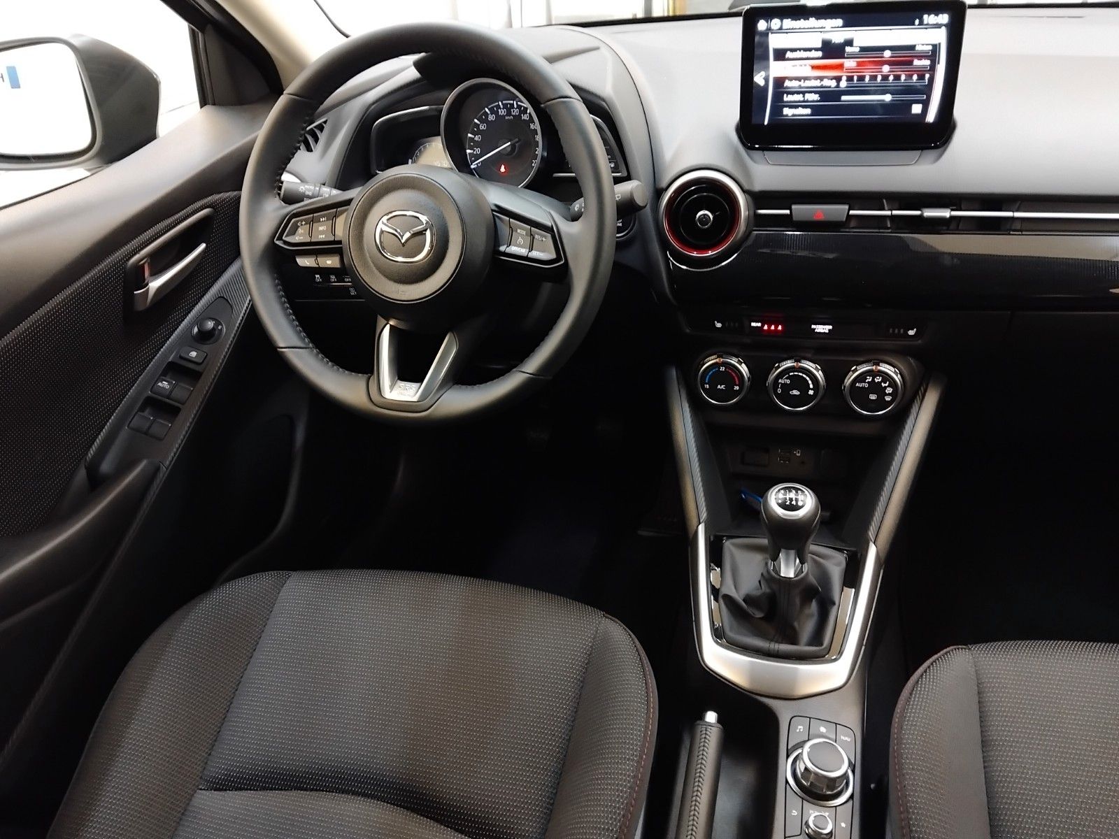 Mazda 2 (04/2023, Benzin)