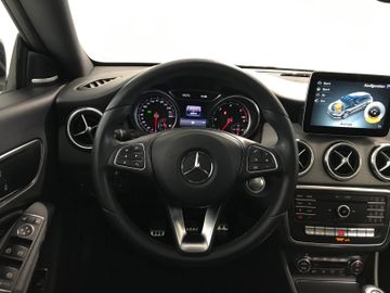 Mercedes-Benz CLA 200d SB SOUND APP PANO eHECK NAV 18"