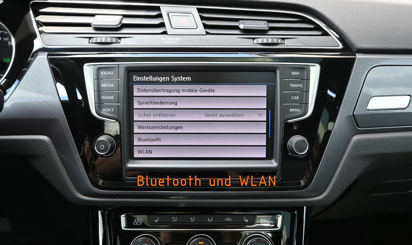 Fahrzeugabbildung Volkswagen Touran 2.0 TDI DSG R-Line °ACC°AHK°PANORAMA°KAM°