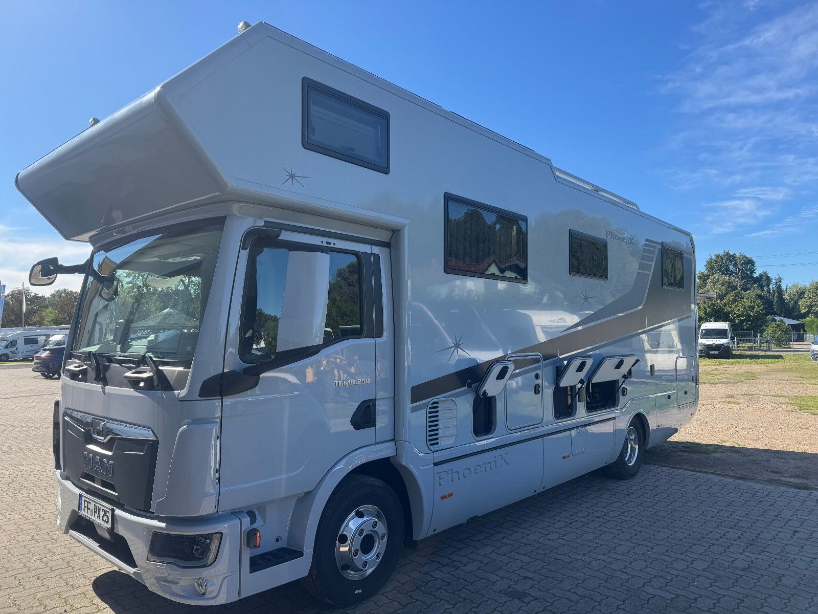 Fahrzeugabbildung Phoenix Top-Alkoven 8800 GSX Modell 2025