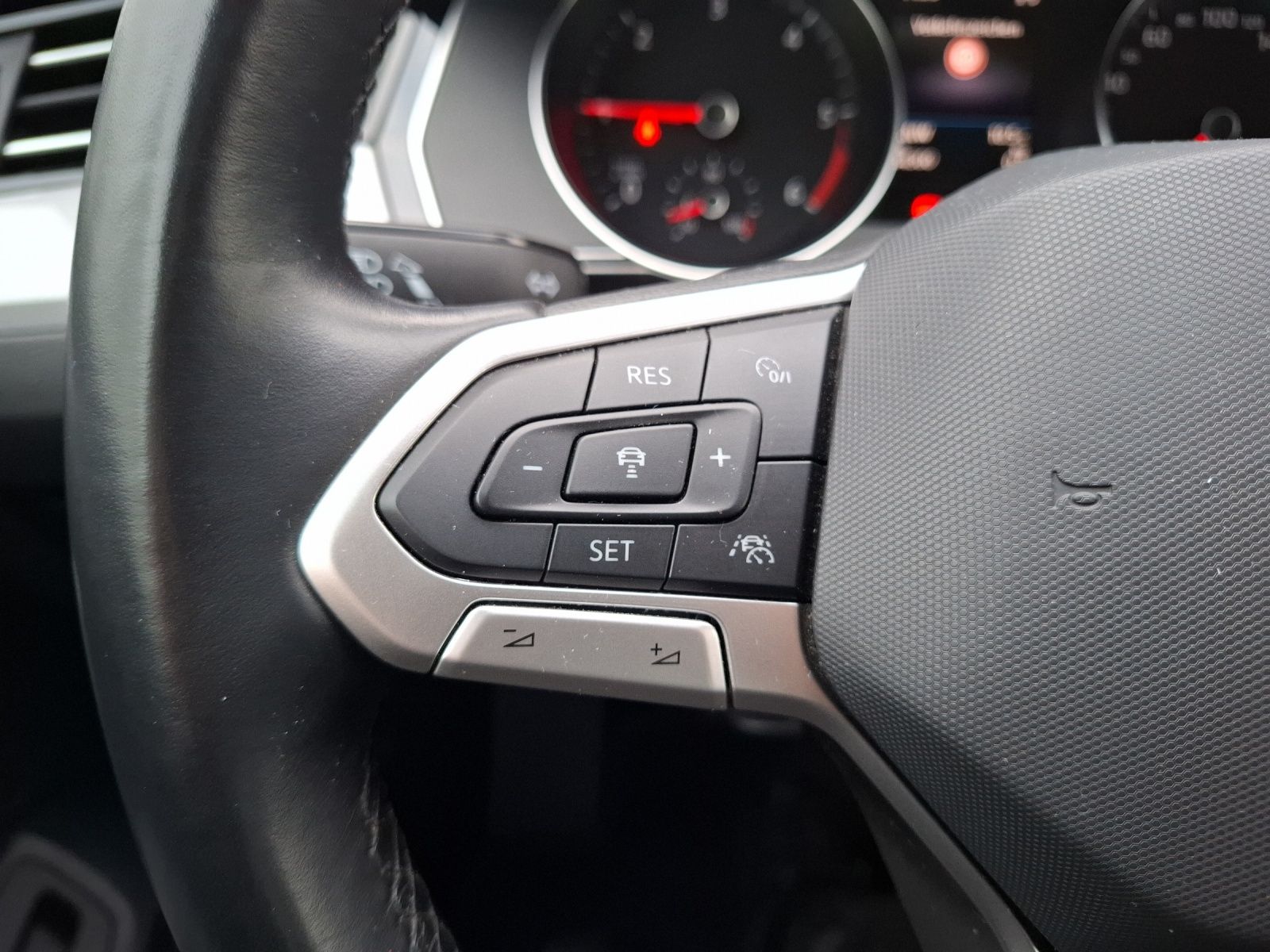 Fahrzeugabbildung Volkswagen Passat Variant TDI Business Matrix Navi ACC RFK