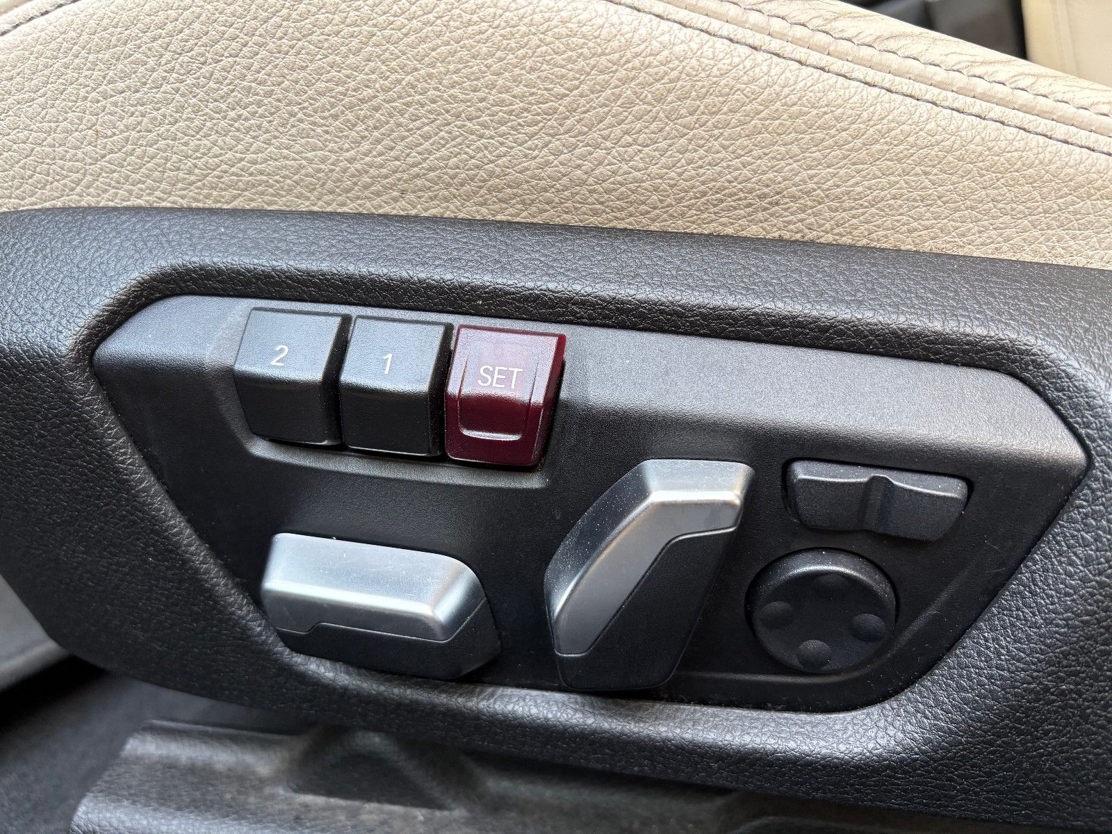 Fahrzeugabbildung BMW 420 i Gran Coupe xDrive M-Paket/HEAD-UP/MEMORY/