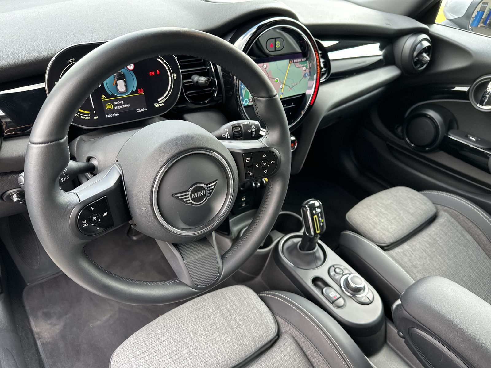 Fahrzeugabbildung MINI Cooper SE Classic-Trim NAV+LED+RÜCKFAHRKAMERA+SH