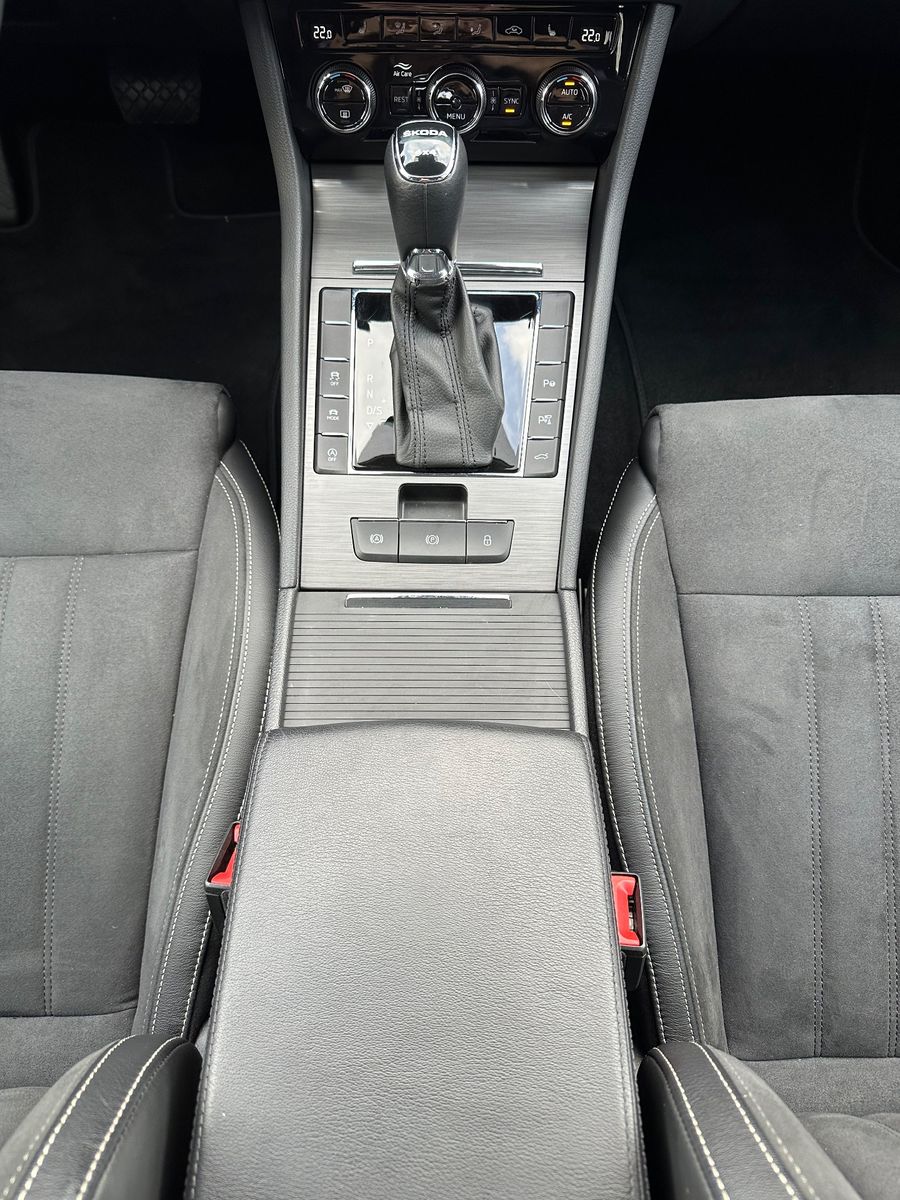 Fahrzeugabbildung SKODA Superb Combi 2.0 TDI DSG 4x4 Style NAV+LED+AHK