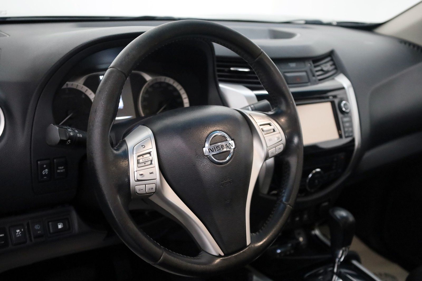 Fahrzeugabbildung Nissan Navara NP300 Tekna DOKA 4x4 Leder,SH,Navi,SD,AHK