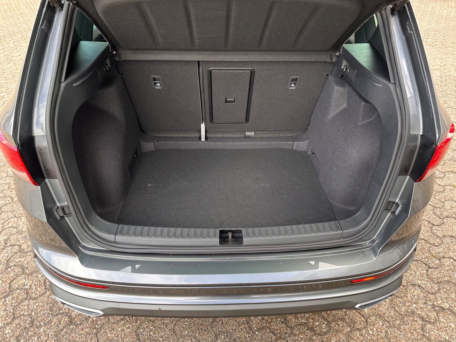 Fahrzeugabbildung SEAT Ateca FR 1.5 TSI DSG ACC/NAVI/LED/PDC/eHeck/SHZ