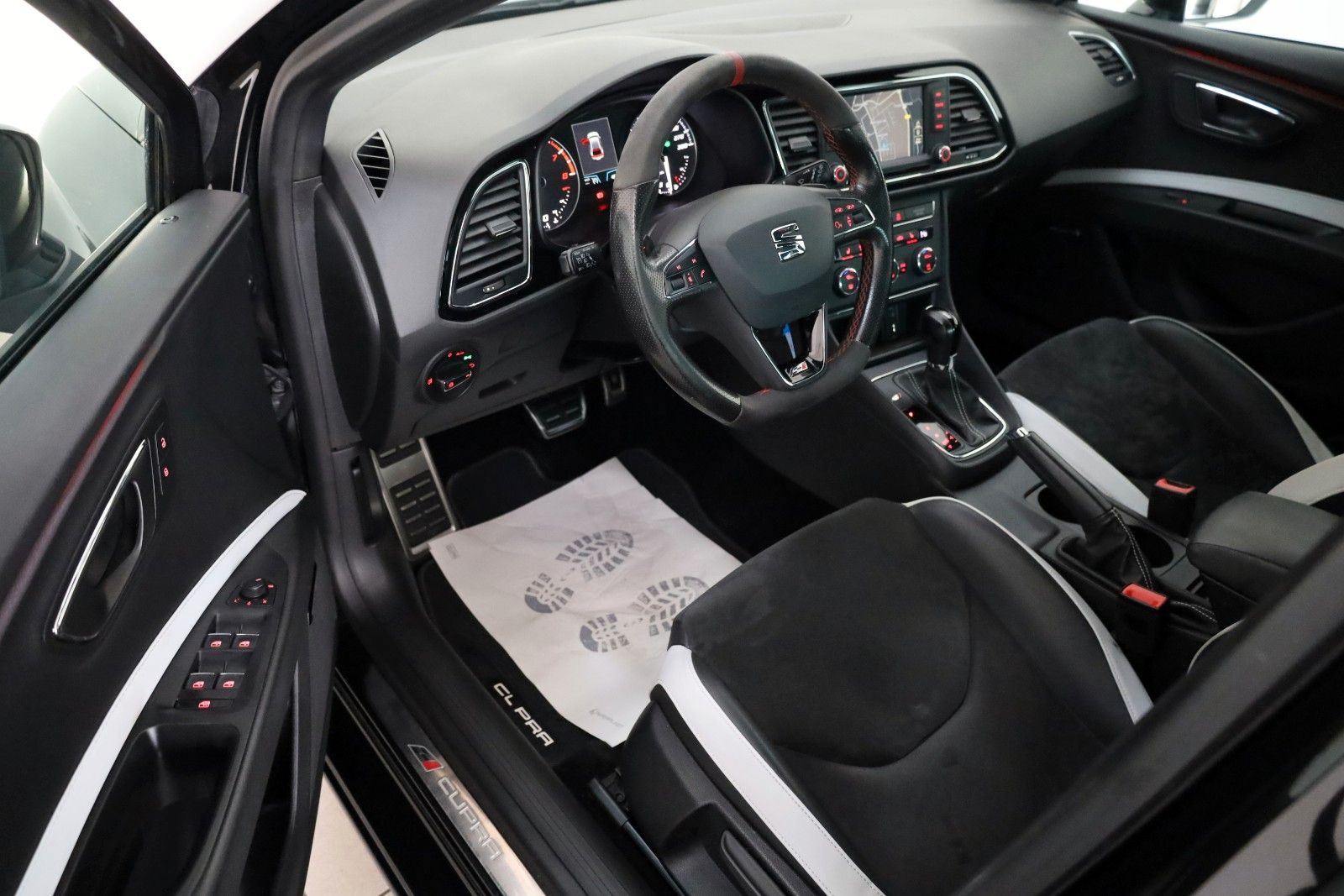 Fahrzeugabbildung SEAT Leon Cupra 265 T.Leder,Navi,LED,Kamera,Apple Car