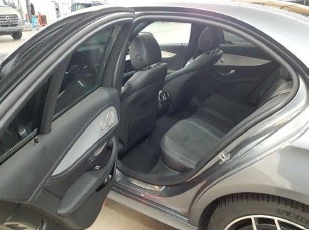 Fahrzeugabbildung Mercedes-Benz E 220d AMG+Pano+Burm+Distr+HUD+RFK+MultiB