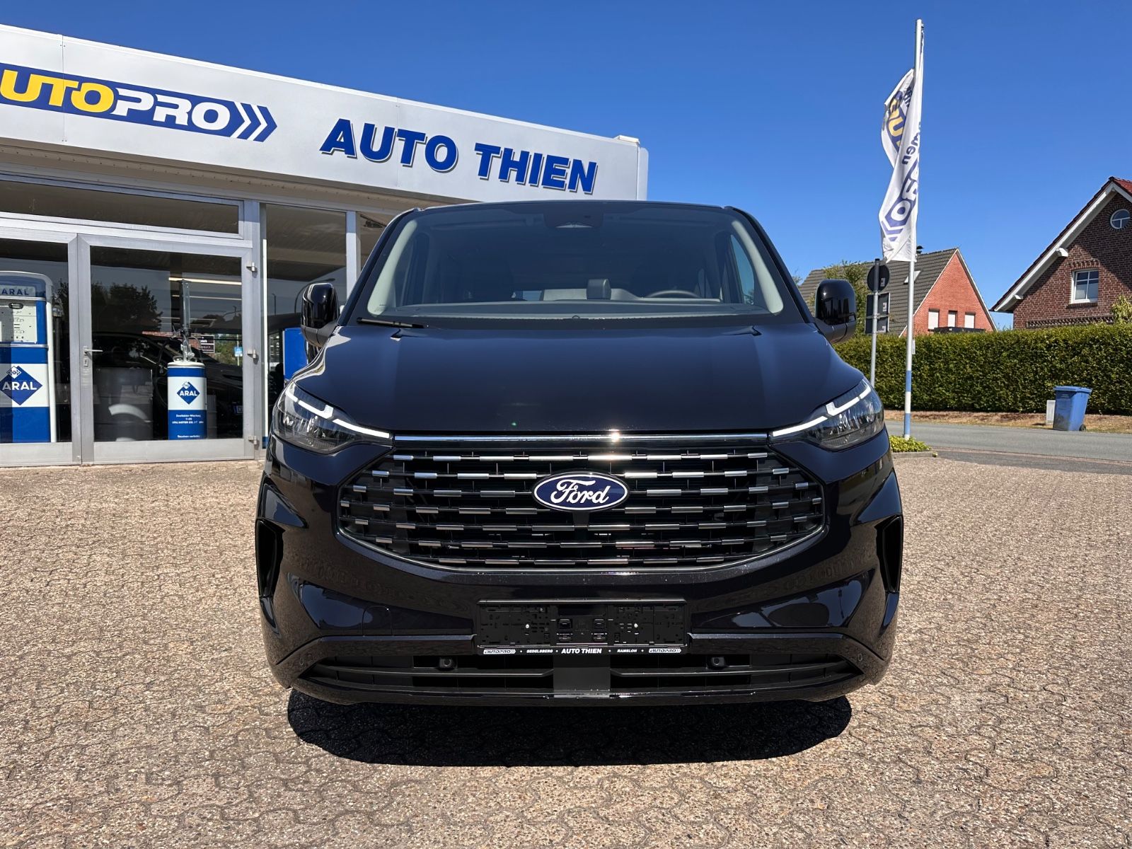 Fahrzeugabbildung Ford Tourneo Custom 2.0 EcoBlue 320 L2  Titanium Aut.