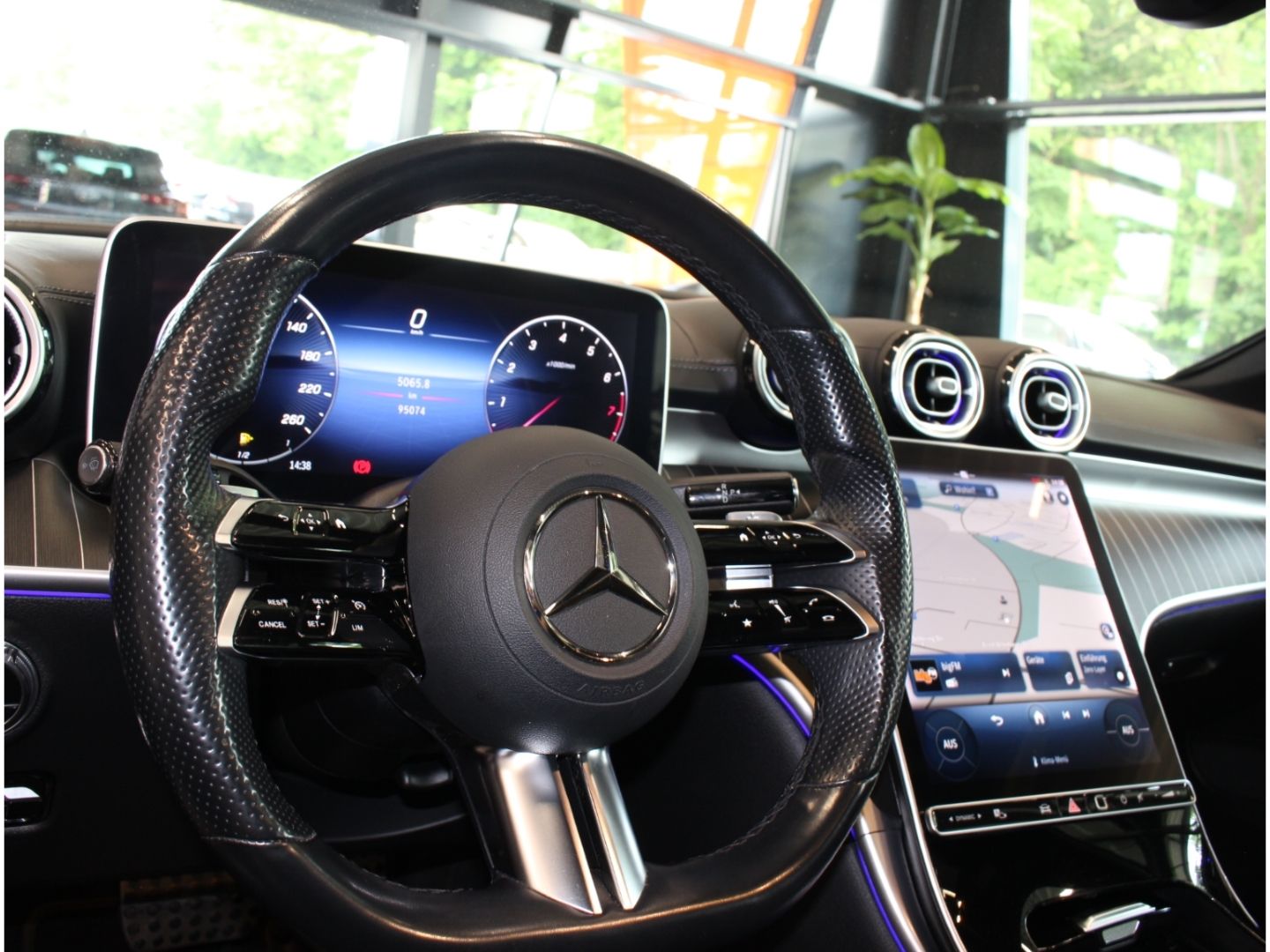 Fahrzeugabbildung Mercedes-Benz C 200 AMG Line R.Kamera+Pano+AppleCarPl+Designo