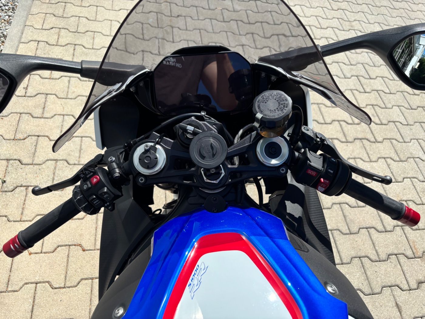 Fahrzeugabbildung BMW S 1000 RR M-Paket Dynamik-Paket Carbonräder