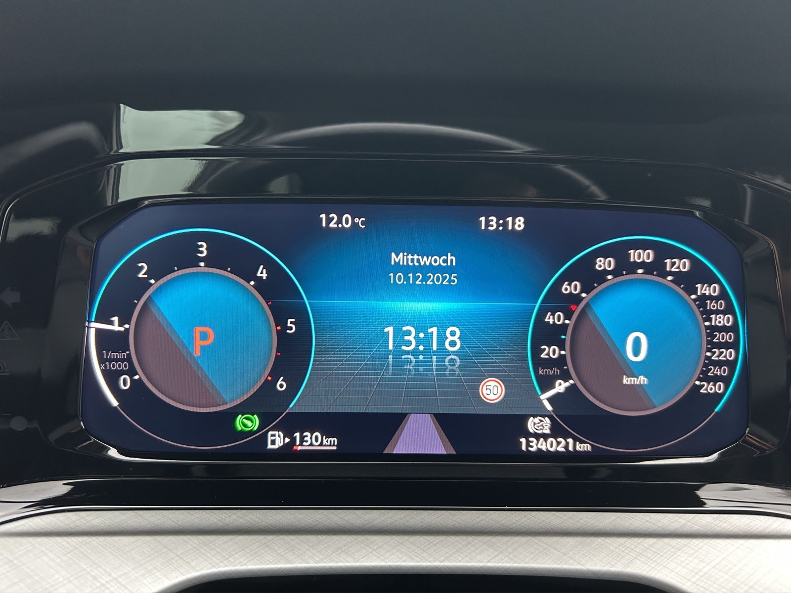 Fahrzeugabbildung Volkswagen Golf VIII Variant Business TDI DSG LED ACC SHZ P