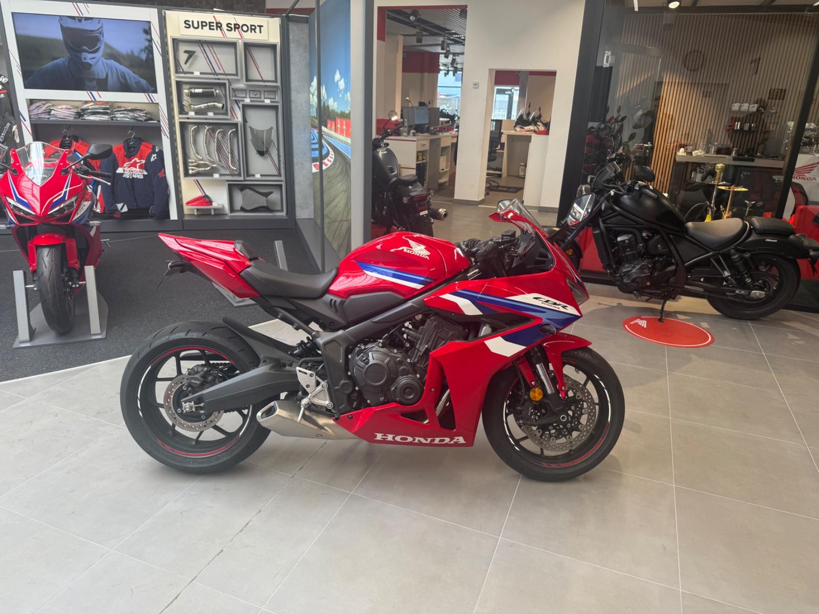 Honda CBR650R nur 1931km *Service und TÜV neu*