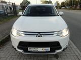 Mitsubishi Outlander 4WD,Navi,Xenon,Leder,ESD,AHK, 7 Sitze - Mitsubishi Outlander mit Schiebedach