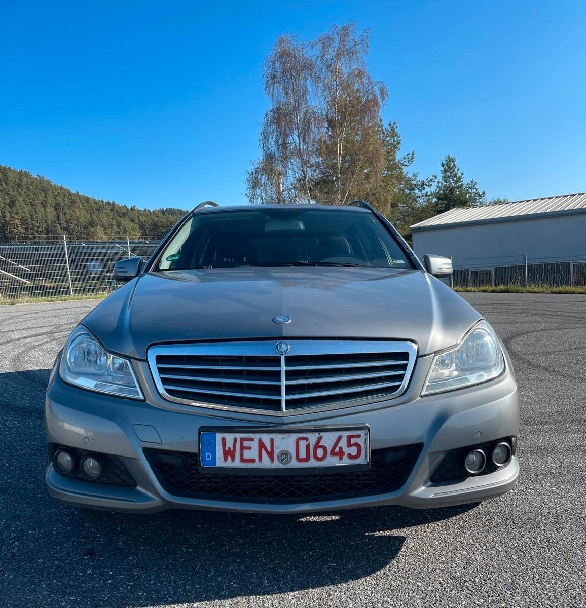 Mercedes-Benz C180 2011 — photo 19