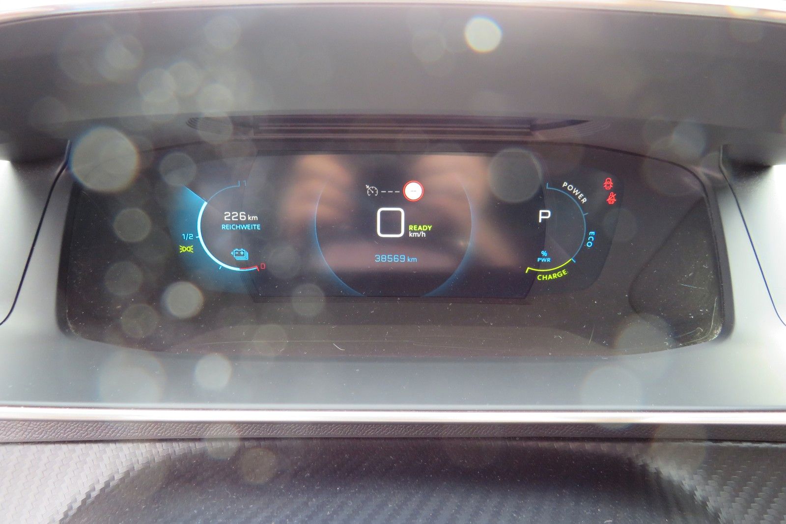 Fahrzeugabbildung Peugeot 2008 e- GT SITZH. NAVI KAMERA PDC 1.HD