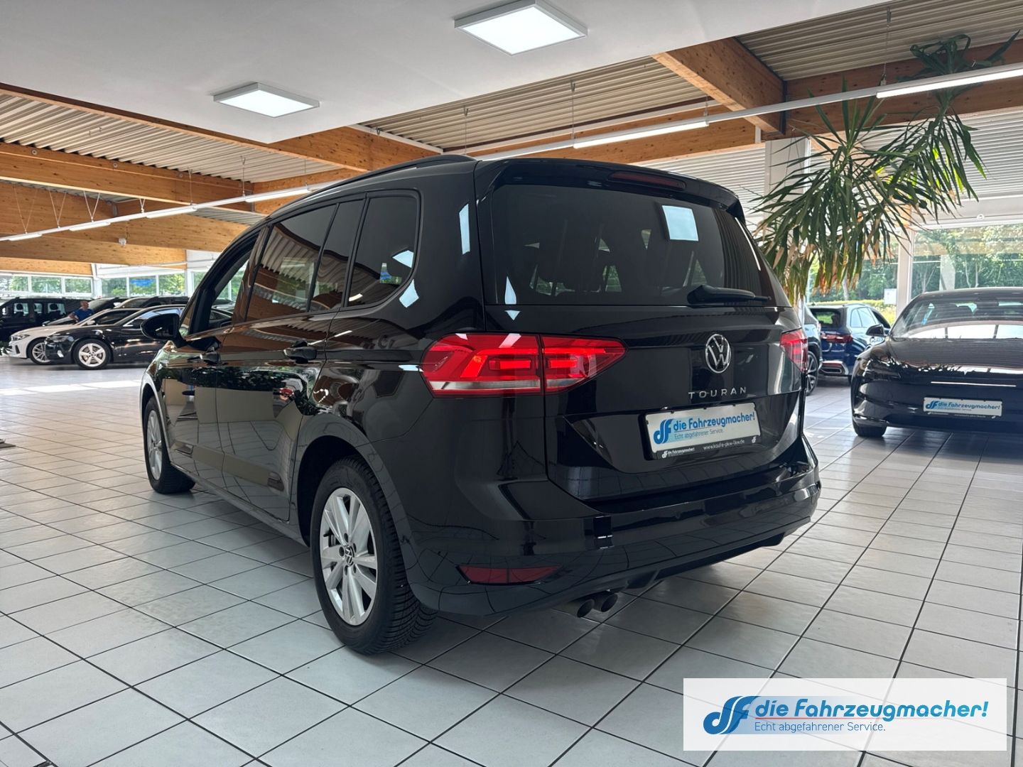 Fahrzeugabbildung Volkswagen Touran Comfortline 2.0 TDI *7 Sitzer*Digi Cockpi
