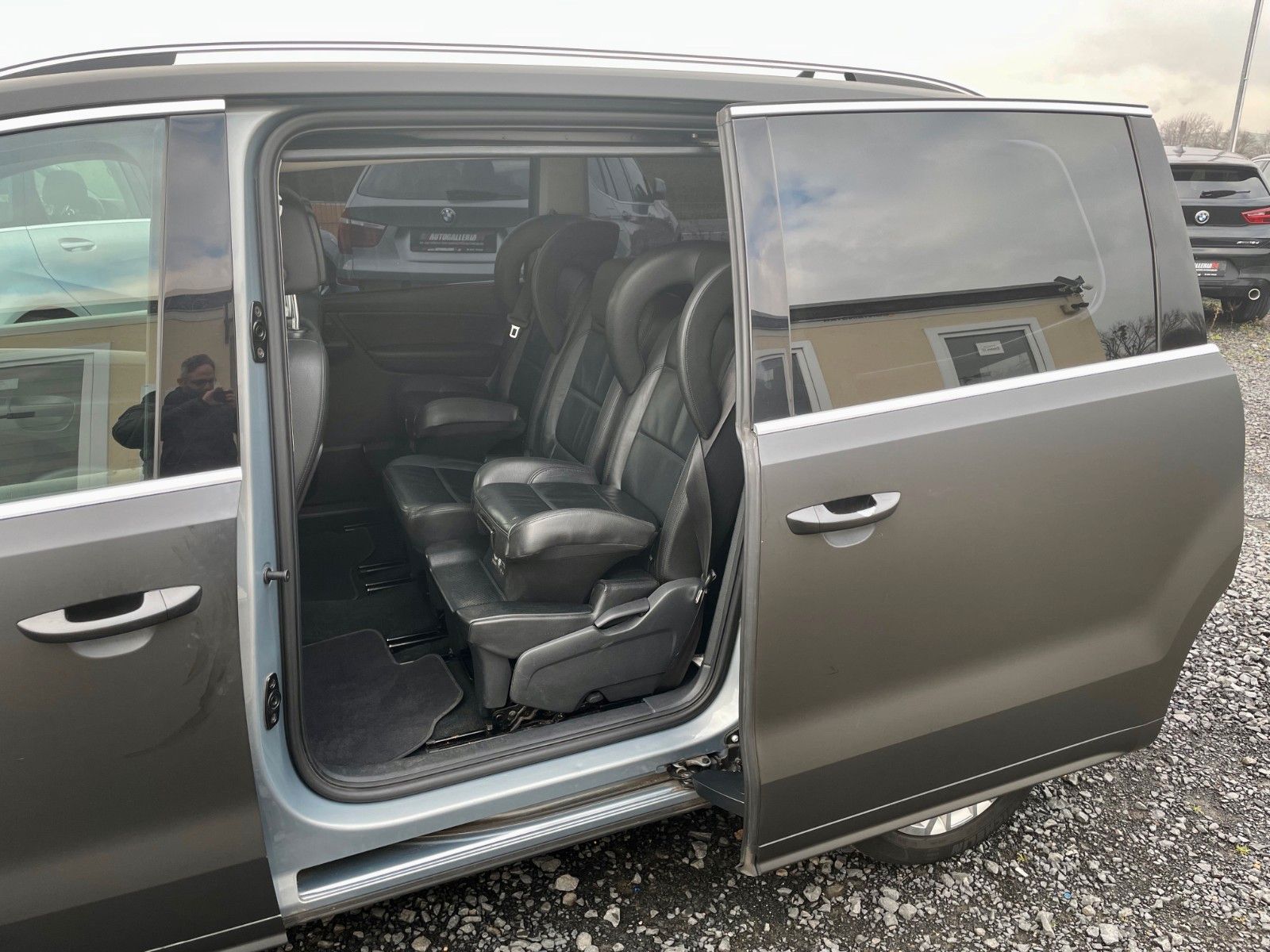 Fahrzeugabbildung Volkswagen Sharan HIGHLINE 7-SITZER Navi Leder Xenon SPORT