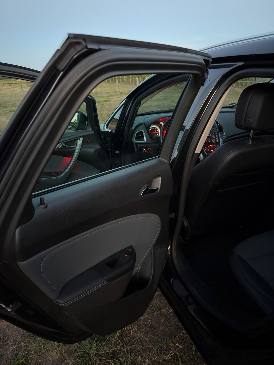 Opel Astra 2014 — photo 9