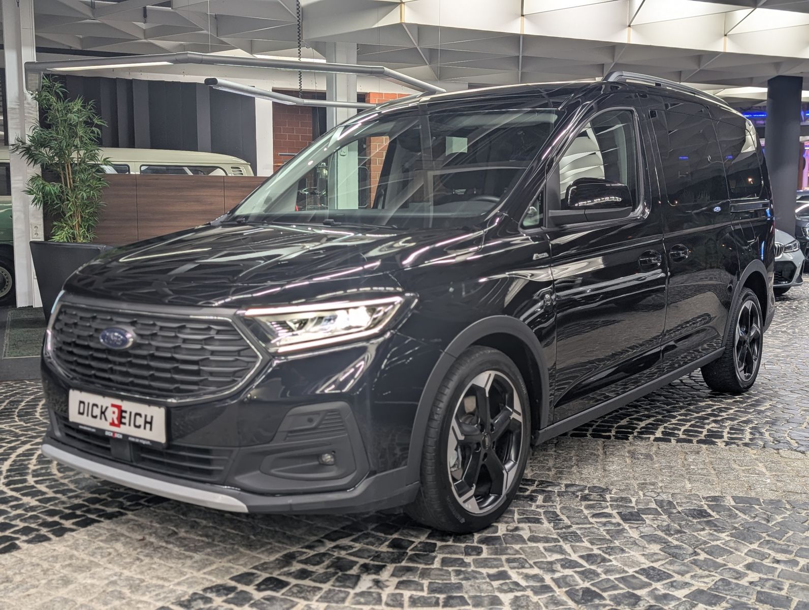 Fahrzeugabbildung Ford Tourneo Connect L2 Active 7-SI Bi-LED PANO AHK K