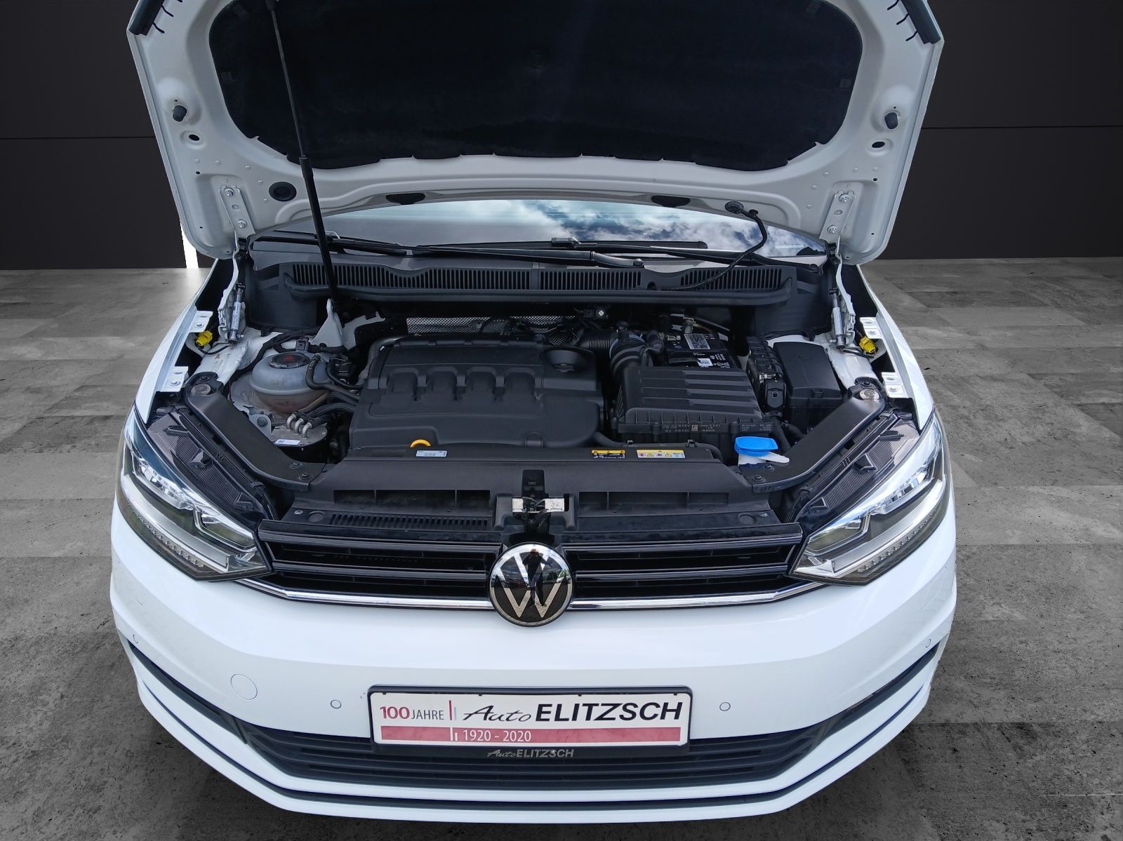 Fahrzeugabbildung Volkswagen Touran 2.0 TDI Highline DSG AHK Pano Kamera