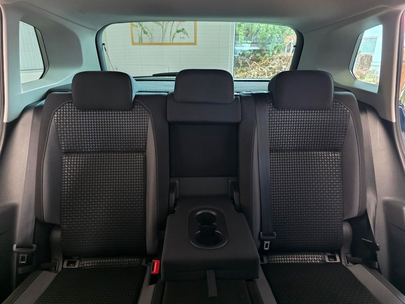Fahrzeugabbildung Volkswagen Tiguan 1.5 DSG /Virtual/LED/Navi/Spur/FsHz/Ahk