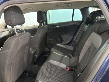 Fotografie des Opel Astra 1.5 D Sports Tourer 120 Jahre