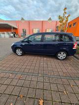 Opel Ein Familienauto mit 7 Sitzen. - : Van, Familienauto