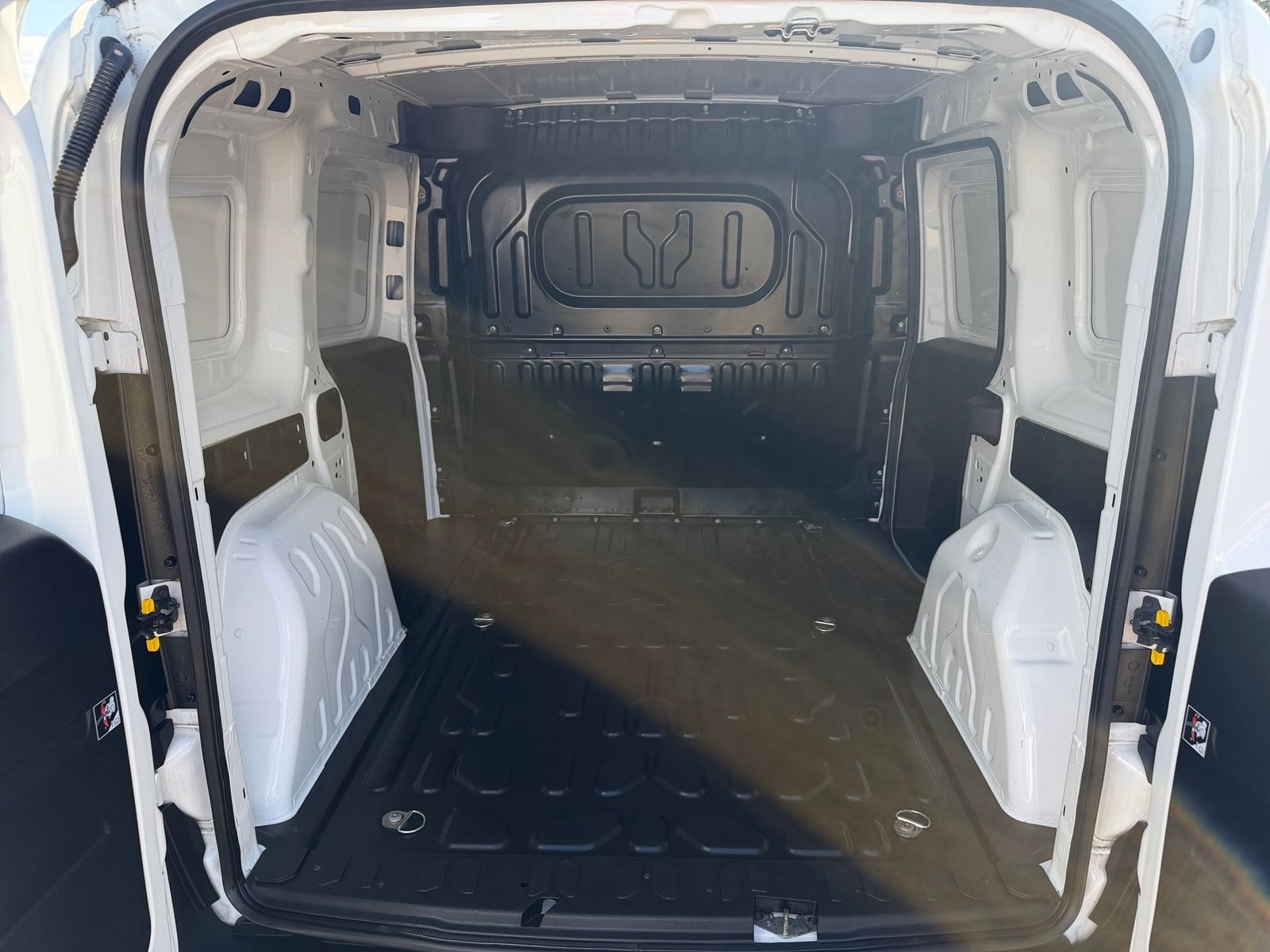 Fahrzeugabbildung Fiat Doblò Cargo Serie2-Warentransport Kawa L1H1 Easy