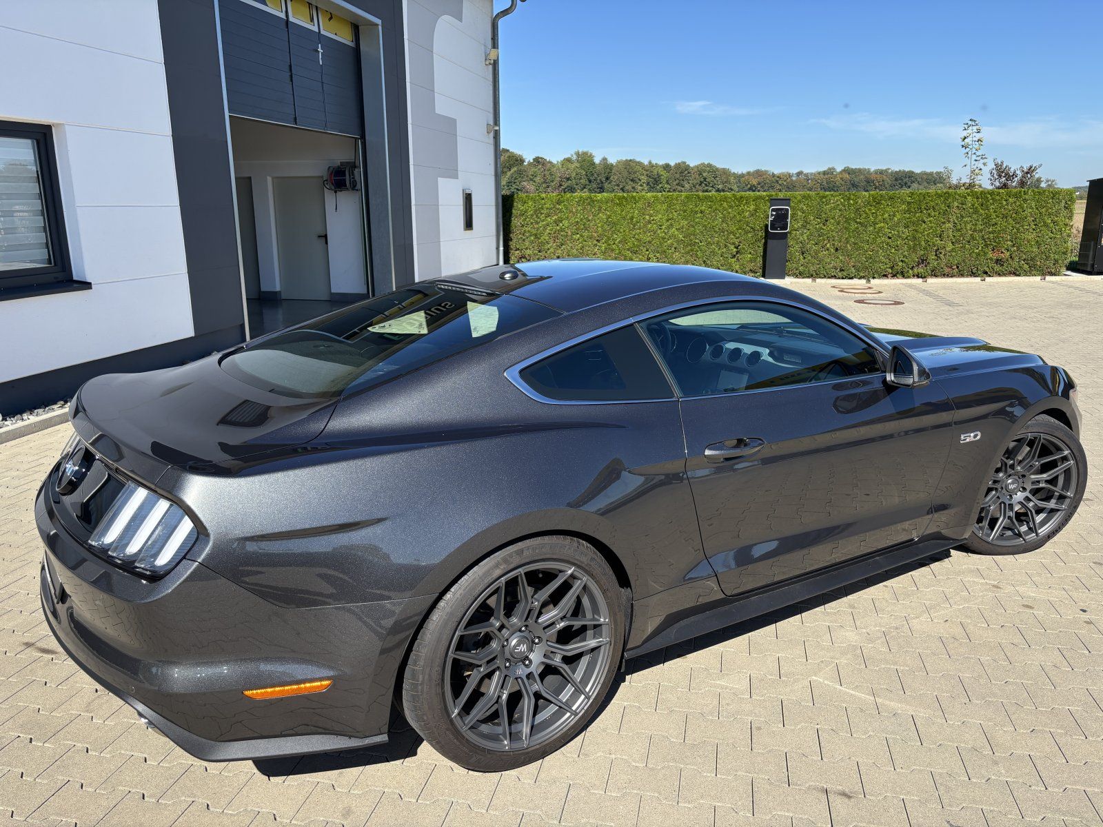 Ford Mustang (GT 5.0 Fastback 20Zoll/KW-V3/COC/SYNC3)