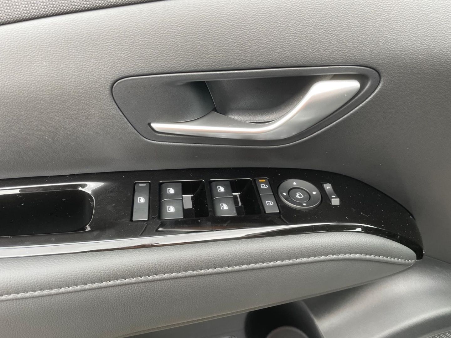 Fahrzeugabbildung Hyundai Tucson 1.6T Select 2WD Design Navi Kamera Rückfa