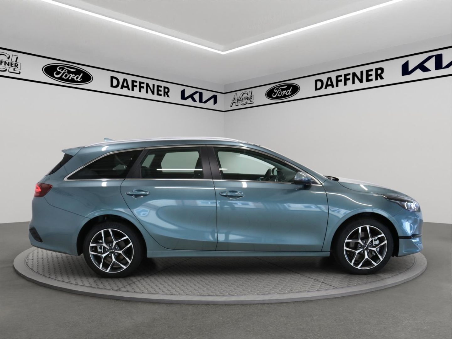 Fahrzeugabbildung Kia Ceed_sw Spirit Panoramadach Memory-Sitze Navi