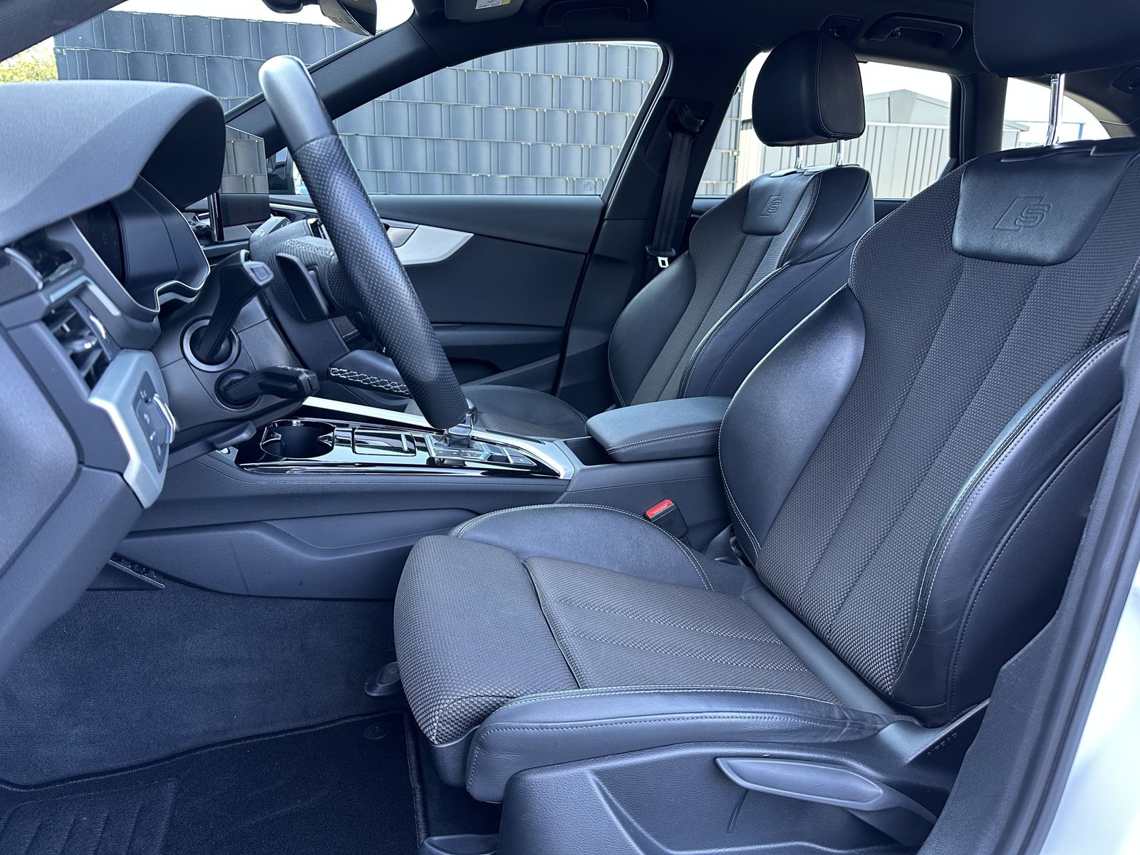 Fahrzeugabbildung Audi A4 Avant 35 TDI S-Line Black NAV+LED+KAM+VC+18ZO