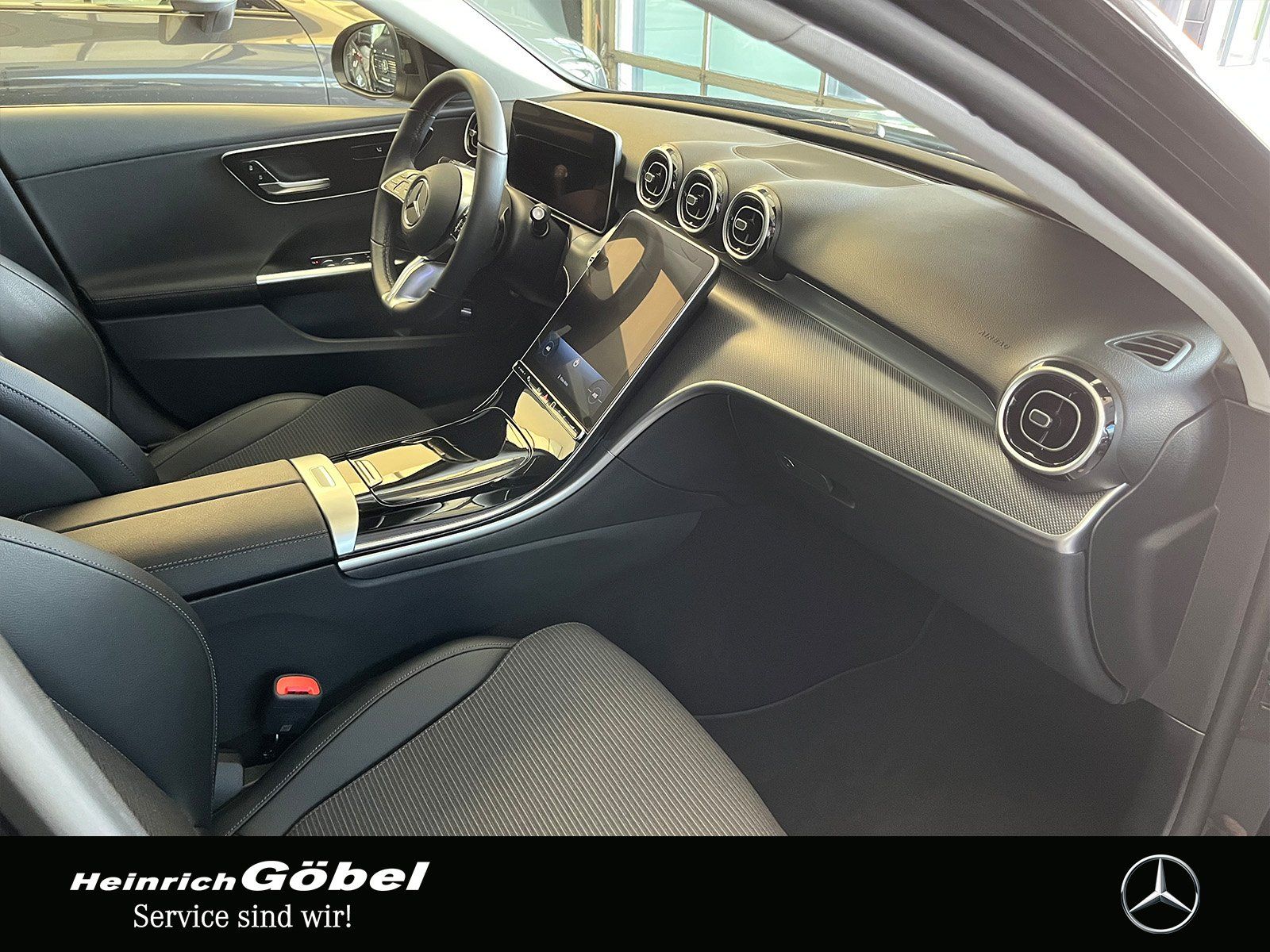Fahrzeugabbildung Mercedes-Benz C 200 T AVANTGARDE+TOTWINKEL+KAMERA+LED+CARPLAY