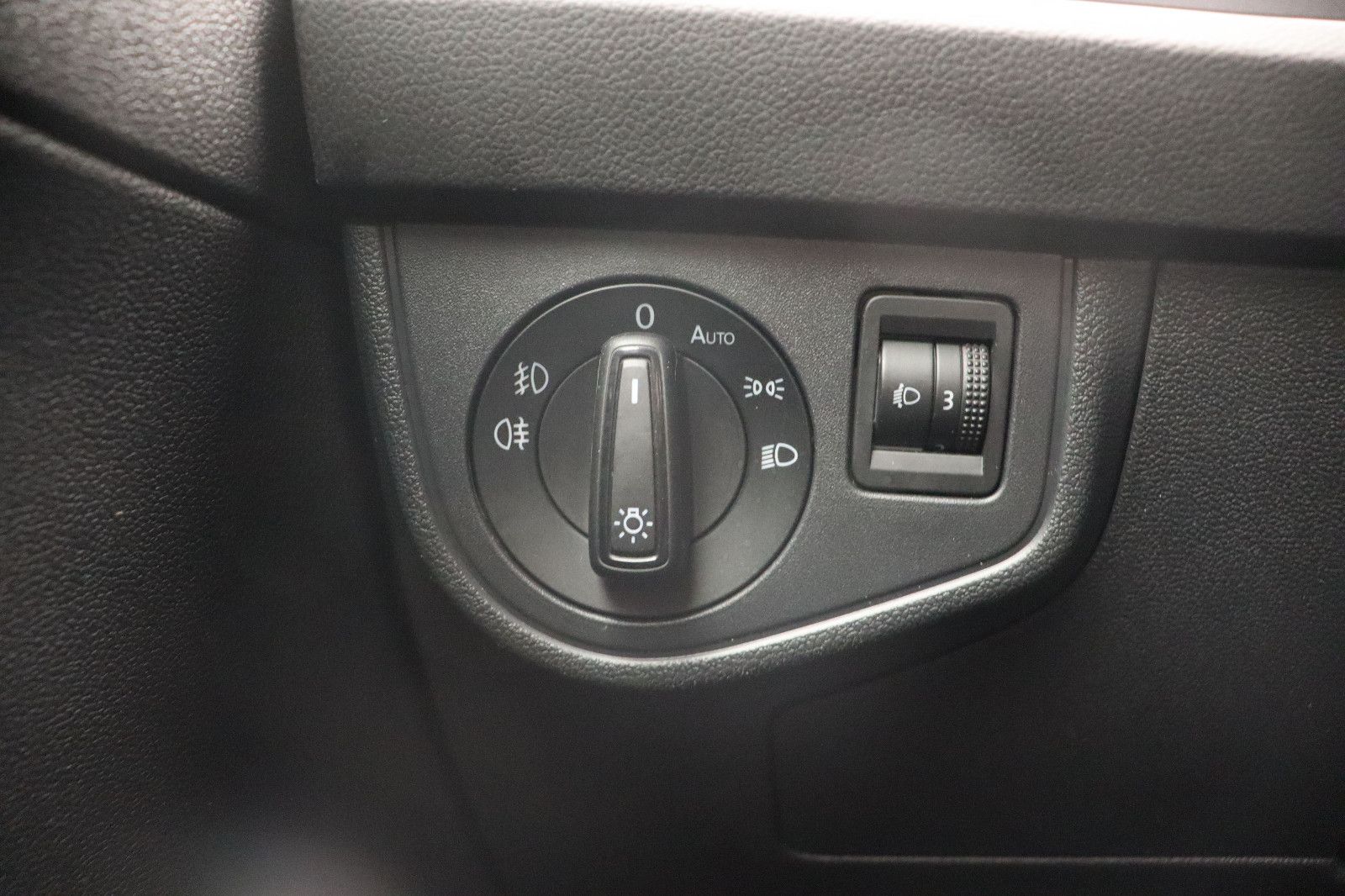 Fahrzeugabbildung Volkswagen Polo VI 1.0 TSI DSG Active