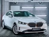 BMW 550 5 Limousine 550 e xDrive - weiße BMW 550
