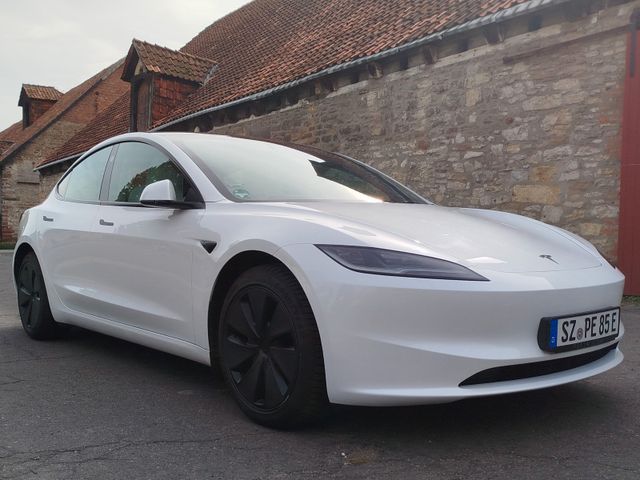 Tesla Model 3 SR RWD LFP-Akku Highland weiße Sitze